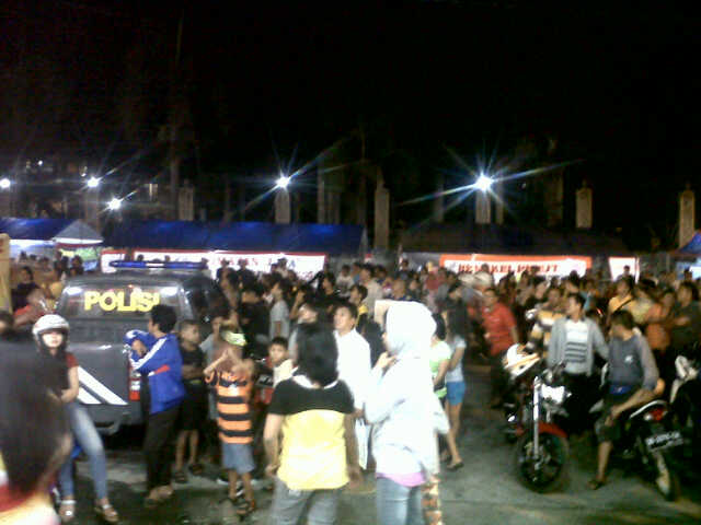 Pesta Kembang Api, Girian 'Lautan' Manusia